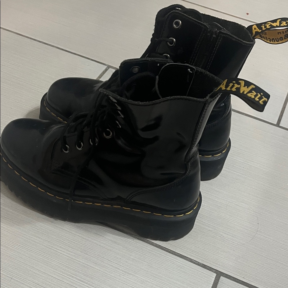 Women's Dr Martnes Airwair Boots